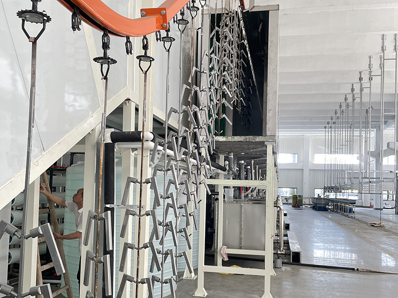 六軸機(jī)器人噴漆線3