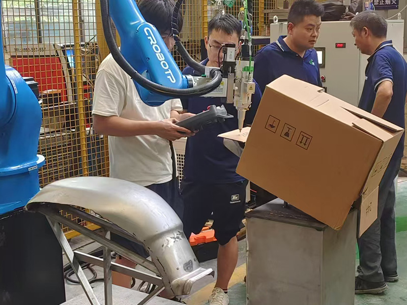 機(jī)器人三位激光切割